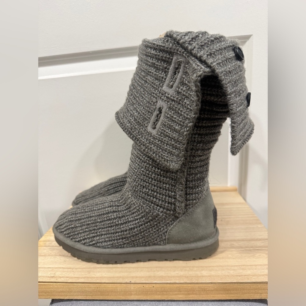 UGG Australia Gray Knit Tall Boots Women’s Size 7 Cozy Winter Shearling